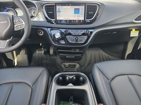 New 2026 Chrysler Voyager LX image 20