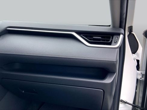 Used 2021 Toyota RAV4 XLE w/ Convenience Package FWD image 18