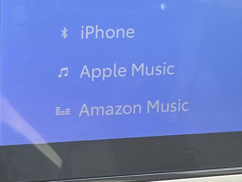 Used 2025 Toyota Camry SE image 5