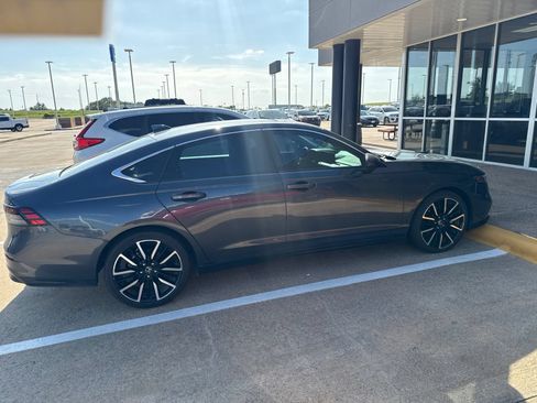Used 2024 Honda Accord Touring image 7