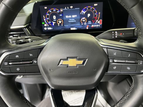 Certified 2025 Chevrolet Suburban Premier image 22