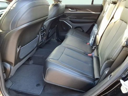 New 2026 Jeep Grand Cherokee Limited image 8