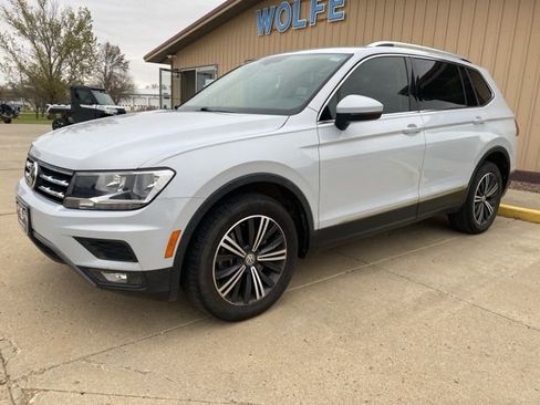 Used 2018 Volkswagen Tiguan SEL image 3