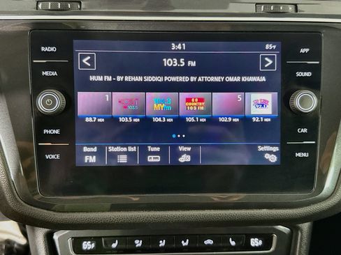 Used 2019 Volkswagen Tiguan SE w/ Panoramic Sunroof Package FWD image 16