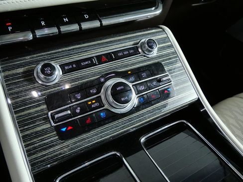 Certified 2023 Lincoln Aviator Black Label w/ Dynamic Handling Package AWD/4WD image 21