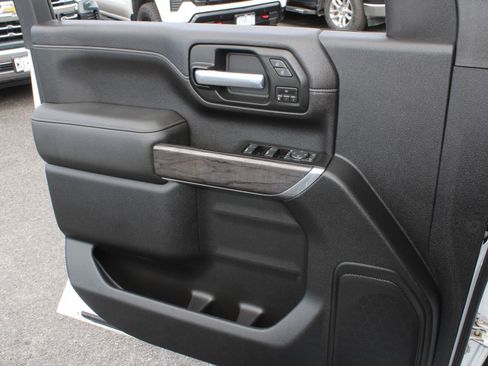 Used 2020 Chevrolet Silverado 2500 LTZ w/ LTZ Plus Package AWD/4WD image 9