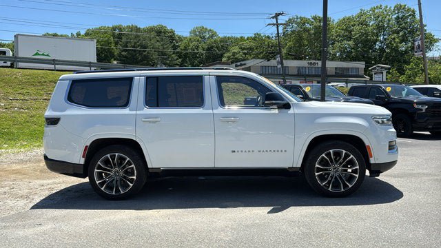 Used 2023 Jeep Grand Wagoneer Series III AWD/4WD image 5