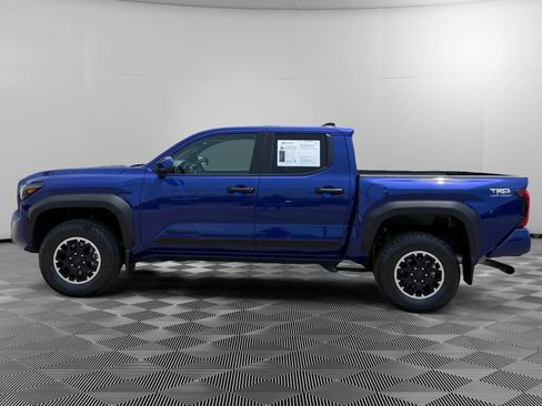 Used 2025 Toyota Tacoma TRD Off-Road AWD/4WD image 2