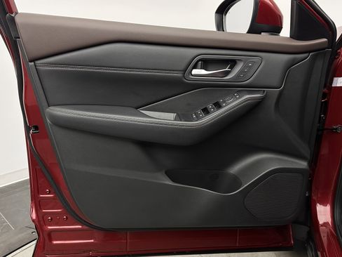 Used 2023 Nissan Rogue SL w/ SL Premium Package image 12