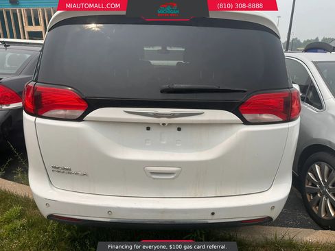 Used 2017 Chrysler Pacifica Touring-L Plus FWD image 5