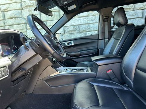 Used 2020 Ford Explorer XLT w/ Equipment Group 202A image 8