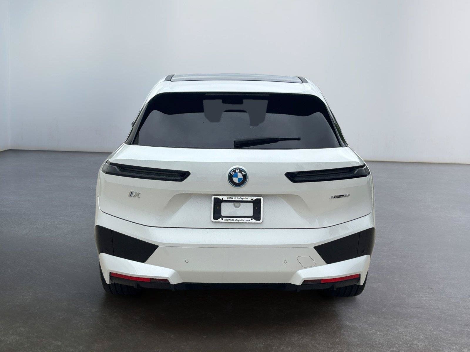 Used 2025 BMW iX xDrive50 w/ Premium Package AWD/4WD image 4