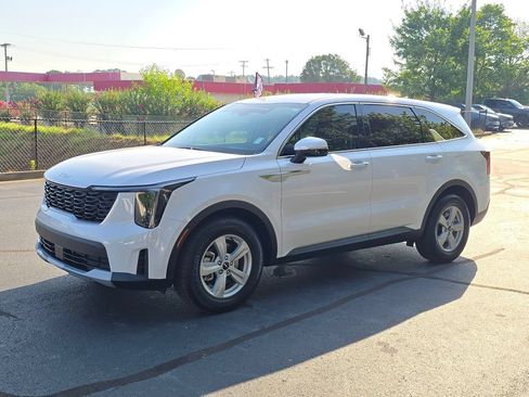 Used 2026 Kia Sorento LX FWD image 7