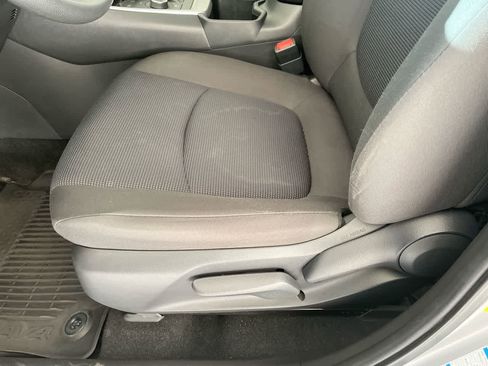 Used 2022 Toyota RAV4 LE image 12