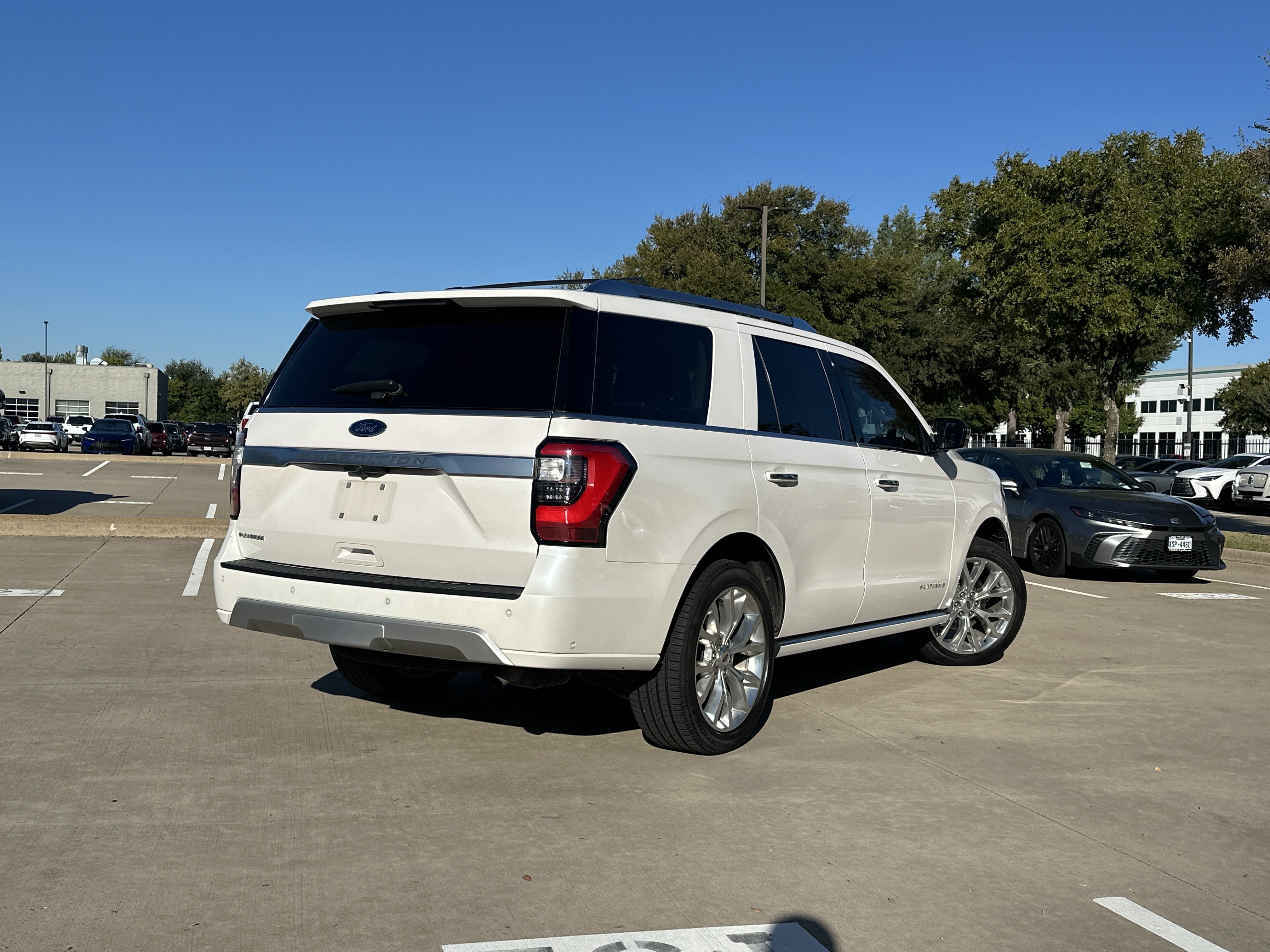 Used 2019 Ford Expedition Platinum AWD/4WD image 2