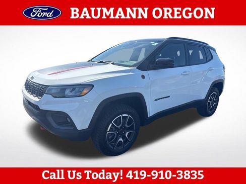 Used 2025 Jeep Compass Trailhawk AWD/4WD image 7