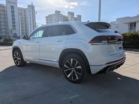 New 2026 Volkswagen Atlas Cross Sport SEL Premium R-Line AWD/4WD image 4