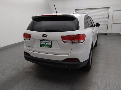 Used 2018 Kia Sorento LX image 7