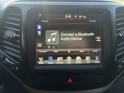 Used 2015 Jeep Cherokee Latitude w/ Cold Weather Group image 21