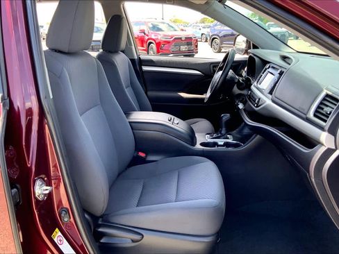 Used 2019 Toyota Highlander LE image 9