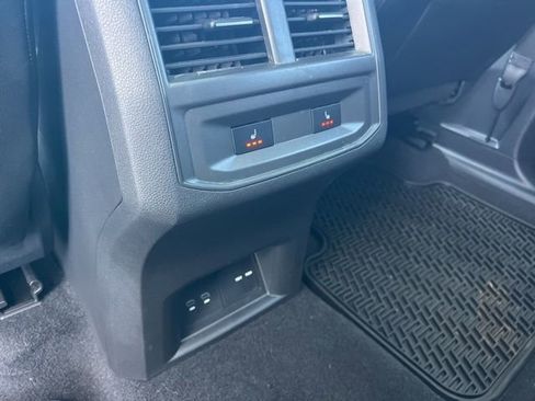 Used 2021 Volkswagen Atlas Cross Sport SEL Premium image 31