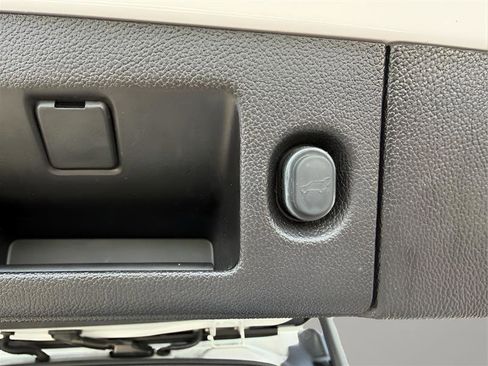 Used 2018 Cadillac Escalade Premium Luxury w/ LPO, Radiant Package image 44