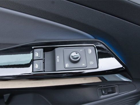 New 2025 Volkswagen ID.4 Pro S image 14