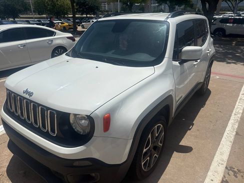 Used 2018 Jeep Renegade Latitude FWD image 1