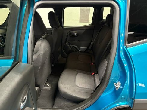 Used 2021 Jeep Renegade Latitude image 10