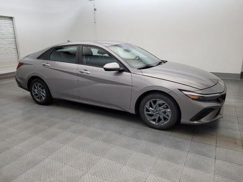 Used 2024 Hyundai Elantra SEL FWD image 11