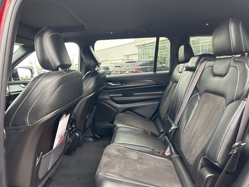 Certified 2023 Jeep Grand Cherokee L Laredo image 11