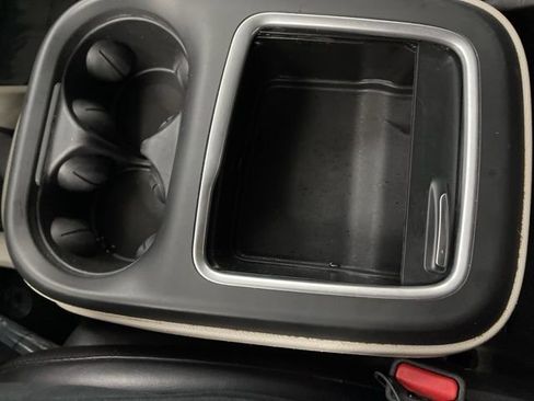 Used 2023 Chrysler Pacifica Touring-L image 51