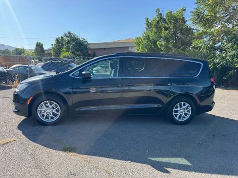 Used 2020 Chrysler Voyager Lxi w/ Cold Weather Group image 4