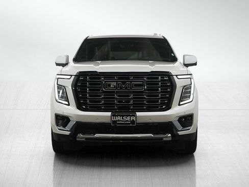 Used 2025 GMC Yukon XL Denali Ultimate AWD/4WD image 8