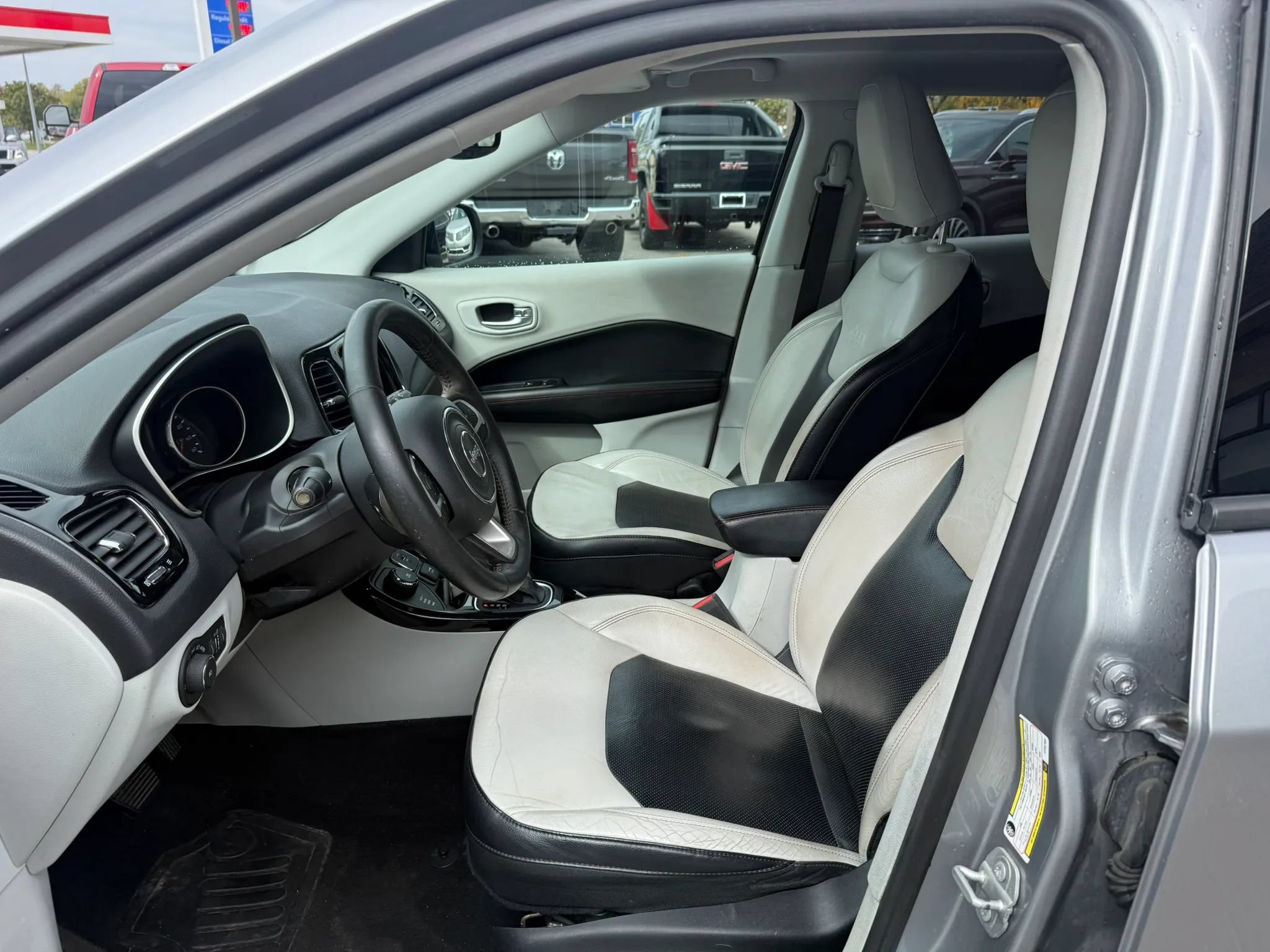 Used 2017 Jeep Compass Limited AWD/4WD image 15