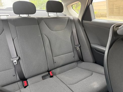 Used 2025 Kia K4 LXS image 38