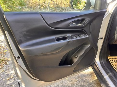 Used 2018 Chevrolet Equinox LT image 11