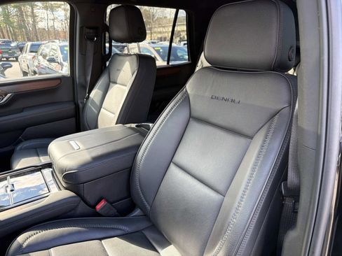 Used 2025 GMC Yukon Denali image 11