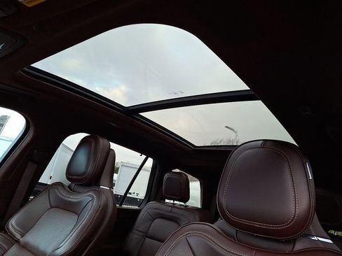 Used 2022 Lincoln Aviator Black Label w/ Class IV Trailer Tow Package image 14