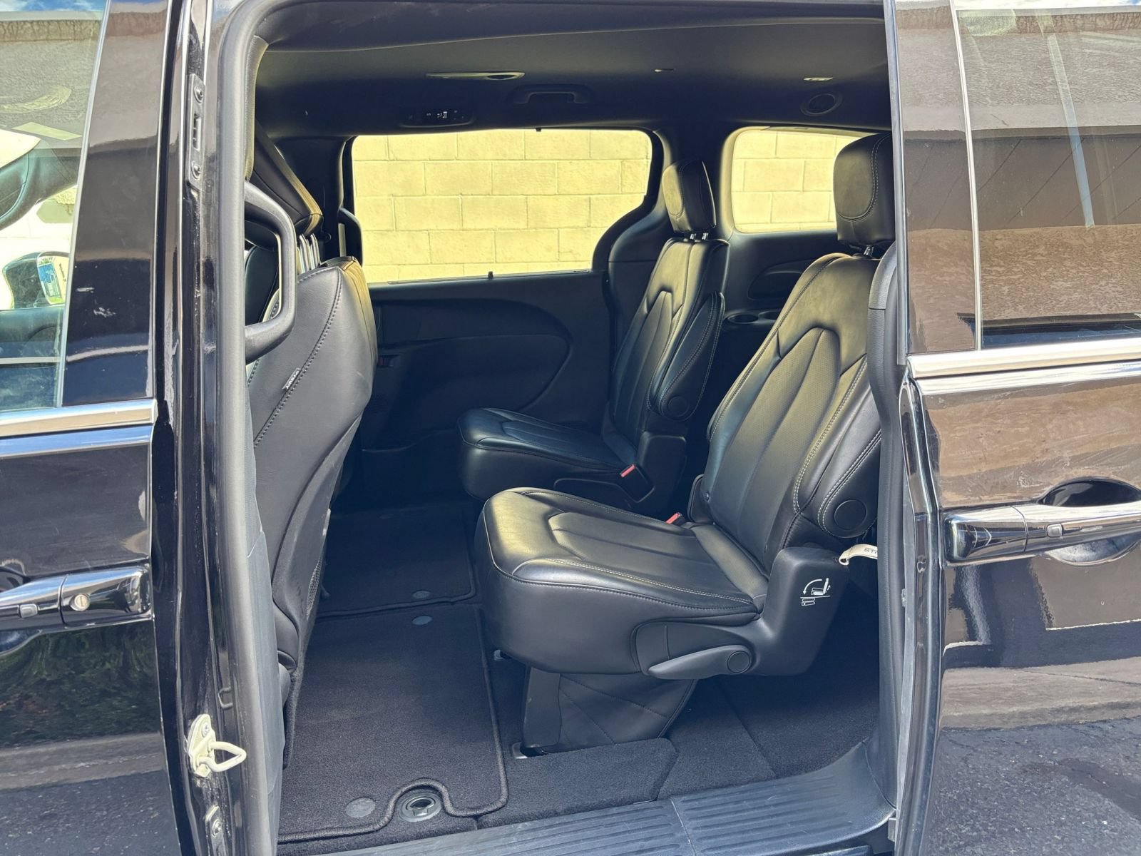 Used 2025 Chrysler Pacifica Select FWD image 27