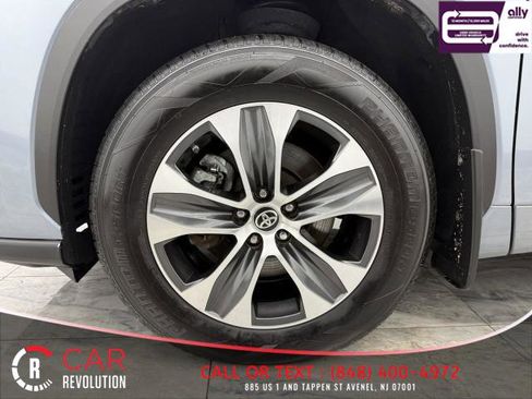 Used 2021 Toyota Highlander XLE image 13