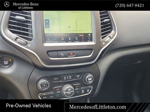Used 2019 Jeep Cherokee Trailhawk w/ Comfort/Convenience Group AWD/4WD image 16