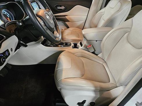 Used 2019 Jeep Cherokee Limited w/ Technology Group AWD/4WD image 16