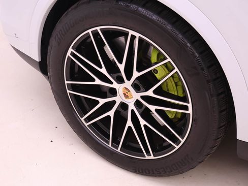 Used 2025 Porsche Cayenne S image 23