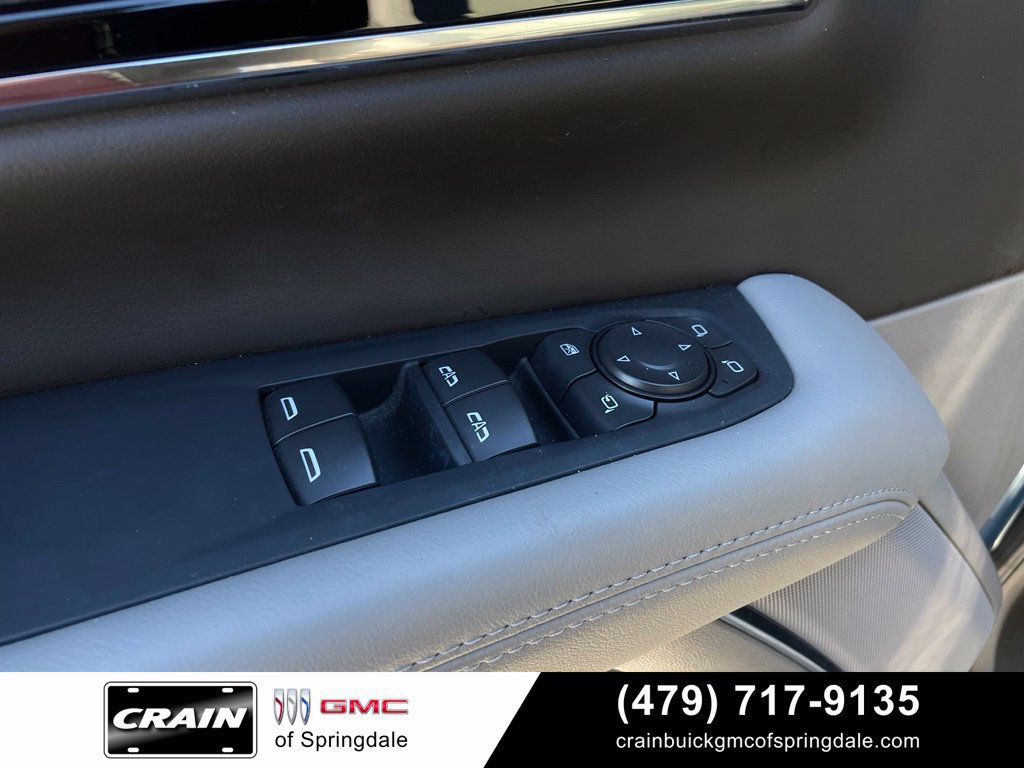 Used 2025 GMC Yukon Elevation w/ Elevation Premium Package AWD/4WD image 12