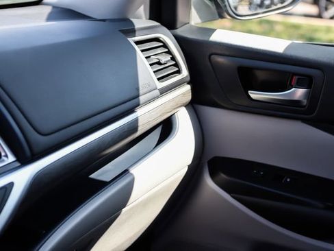 Used 2018 Toyota Highlander Limited Platinum image 27