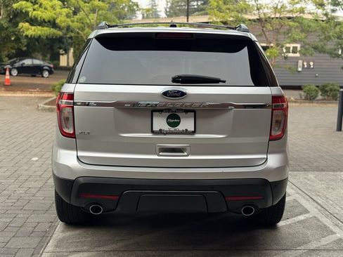 Used 2015 Ford Explorer XLT w/ Equipment Group 202A FWD image 4