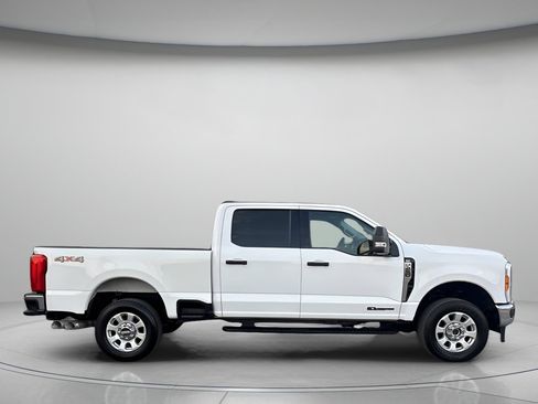 Used 2024 Ford F250 XLT image 2