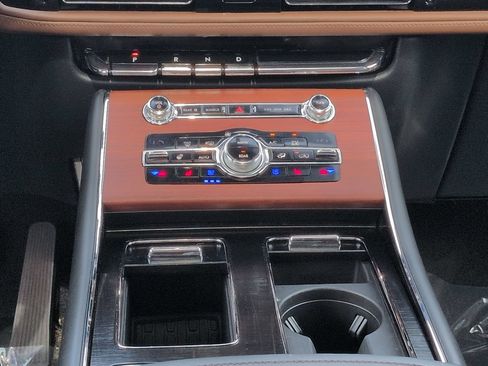 Certified 2020 Lincoln Aviator Reserve w/ Equipment Group 202A AWD/4WD image 19