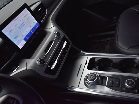 Used 2020 Ford Explorer XLT w/ Equipment Group 202A AWD/4WD image 26